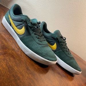 Nike SB Team Classics